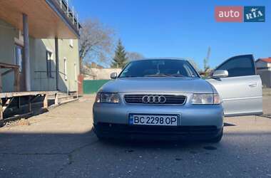 Хетчбек Audi A3 1999 в 