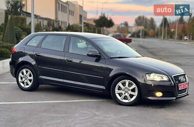Хэтчбек Audi A3 2010 в 