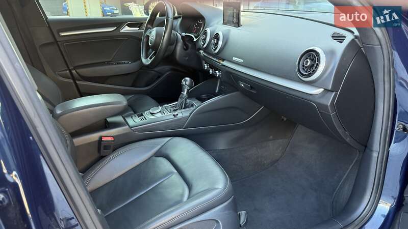 Седан Audi A3 2017 в Киеве