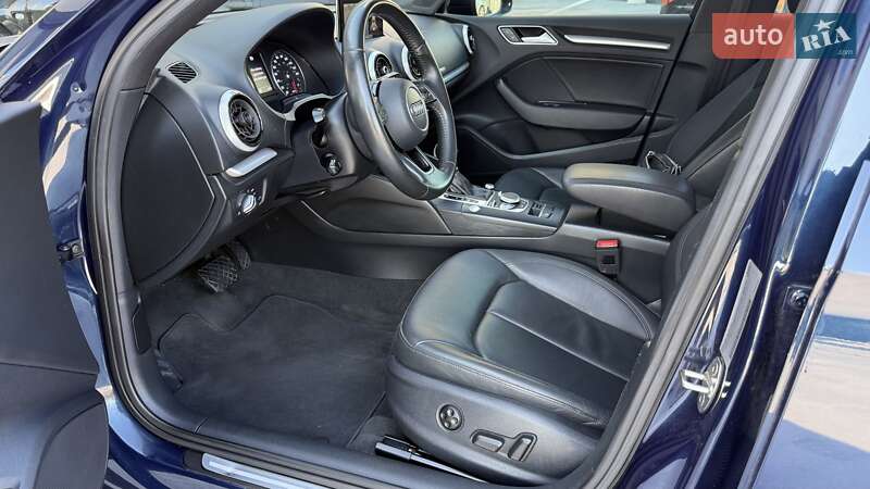 Седан Audi A3 2017 в Киеве
