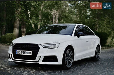 Седан Audi A3 2018 в Львове Седан Audi A3 2018 в Львове