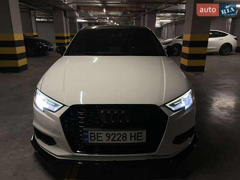 Седан Audi A3 2016 в Николаеве