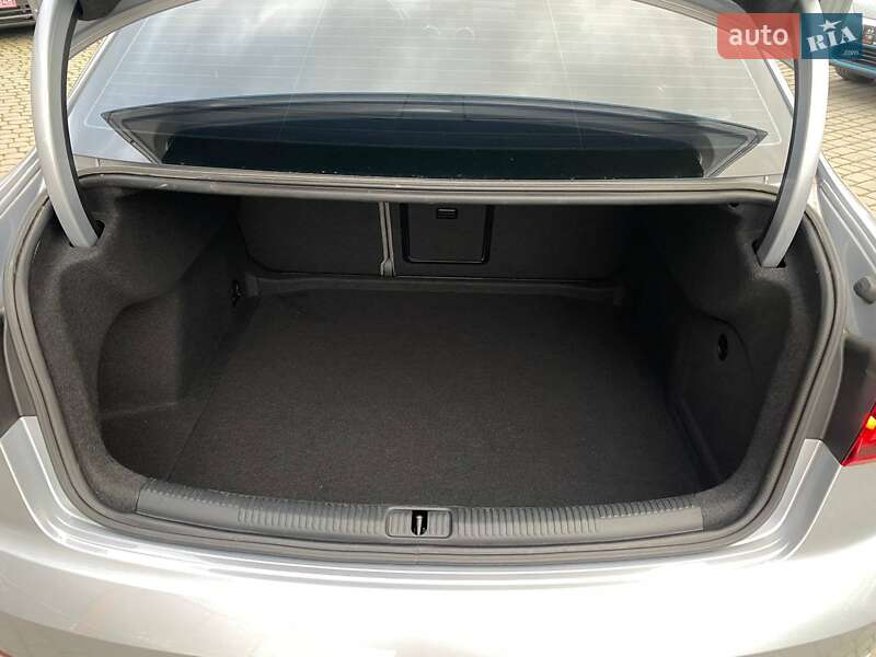 Седан Audi A3 2018 в Львові