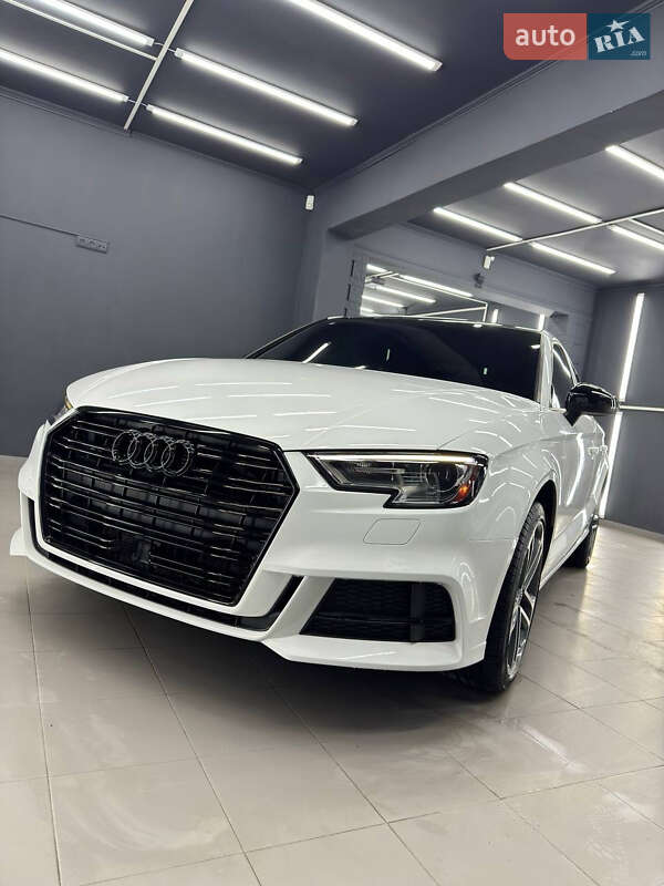 Седан Audi A3 2017 в Ивано-Франковске