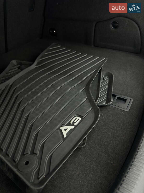 Седан Audi A3 2017 в Ивано-Франковске