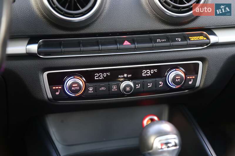 Седан Audi A3 2015 в Києві