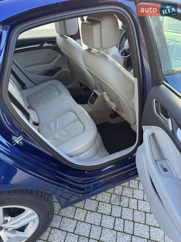 Седан Audi A3 2015 в Львові