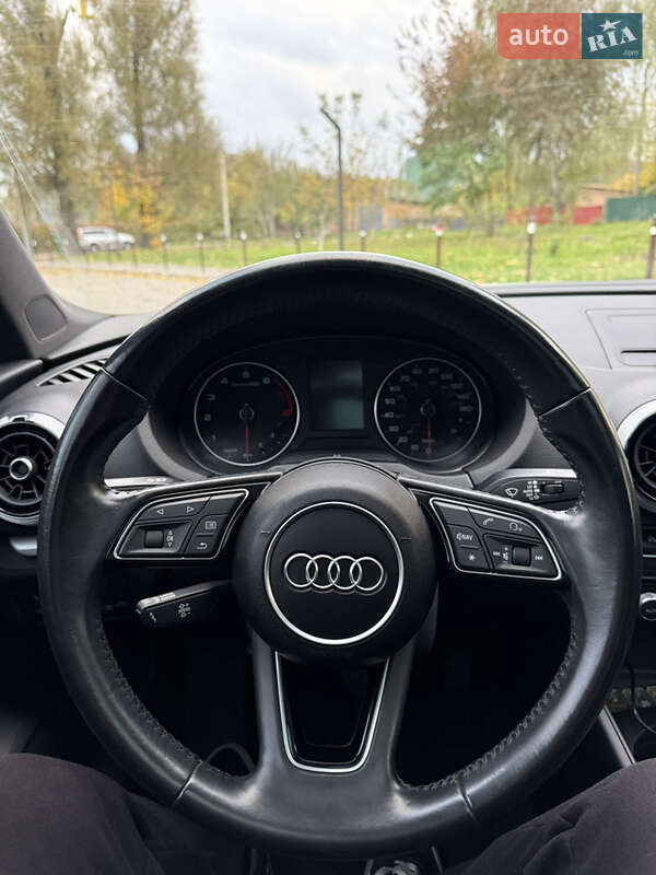 Седан Audi A3 2016 в Киеве