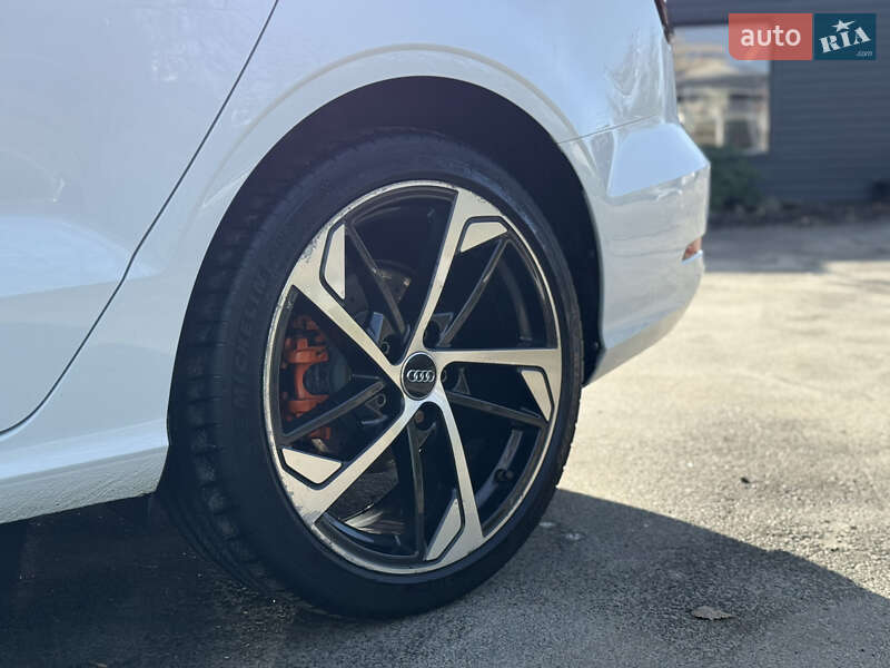 Седан Audi A3 2015 в Киеве