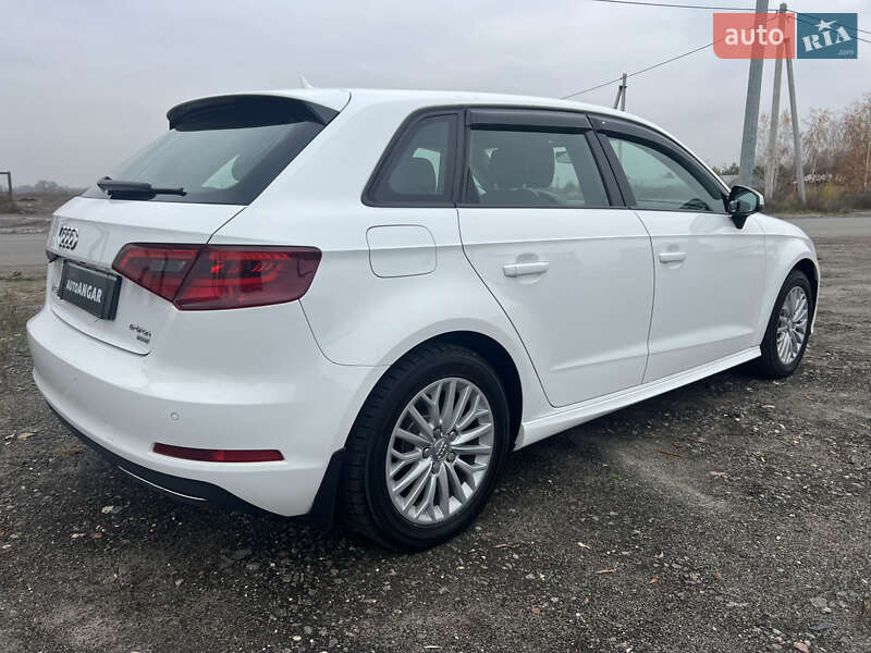 Хэтчбек Audi A3 2016 в Киеве