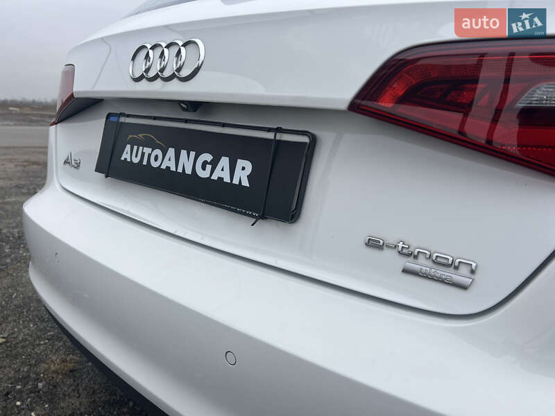 Хэтчбек Audi A3 2016 в Киеве