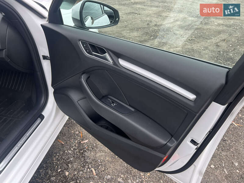 Хэтчбек Audi A3 2016 в Киеве