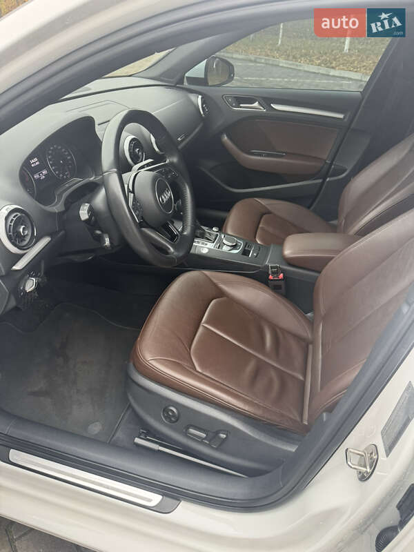 Седан Audi A3 2018 в Дніпрі