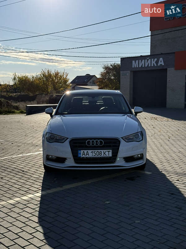Седан Audi A3 2016 в Киеве