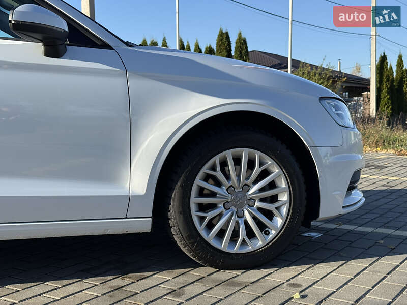 Седан Audi A3 2016 в Киеве