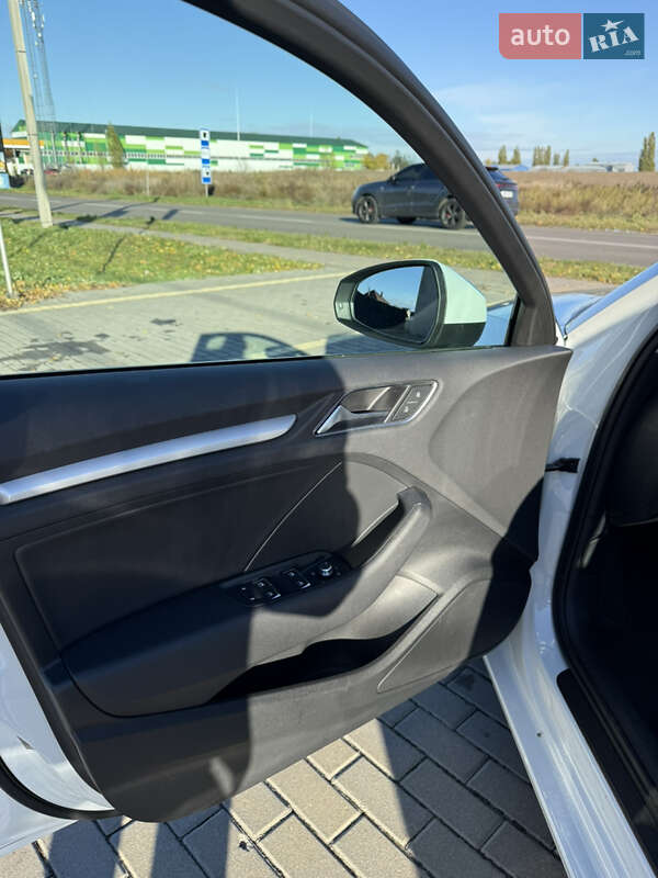 Седан Audi A3 2016 в Киеве