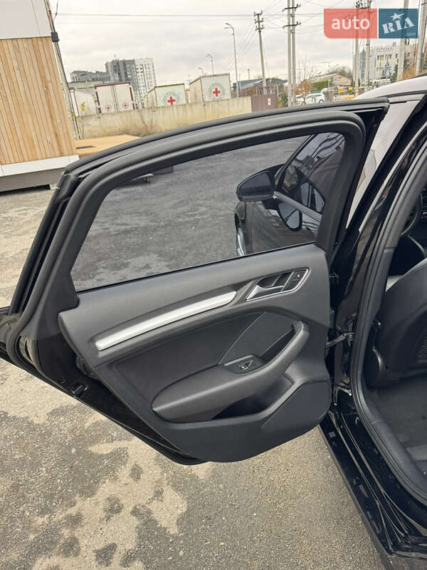 Седан Audi A3 2015 в Киеве