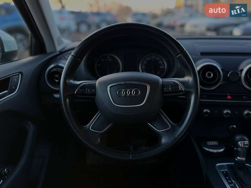 Седан Audi A3 2015 в Львове