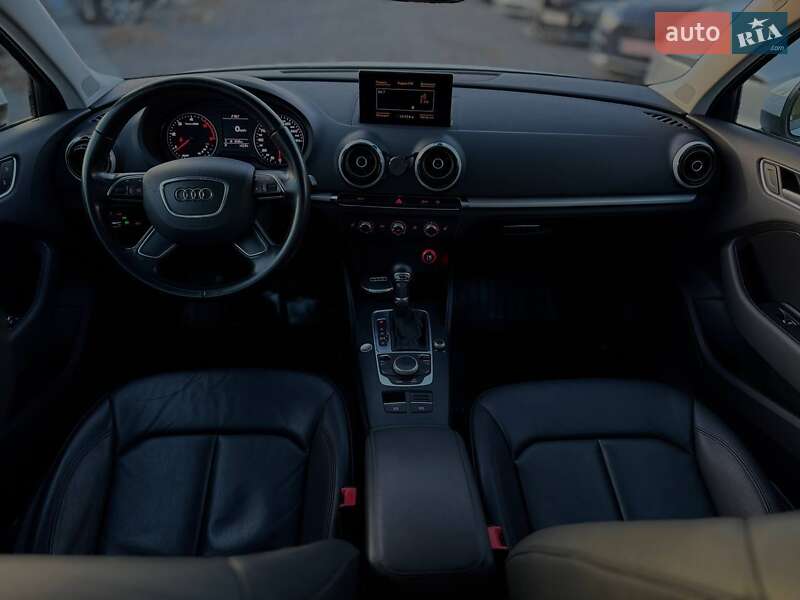 Седан Audi A3 2015 в Львове