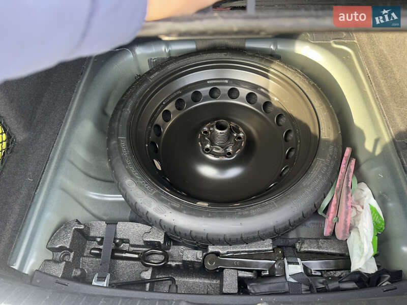 Седан Audi A3 2022 в Вишневому фото 7 Седан Audi A3 2022 в Вишневому