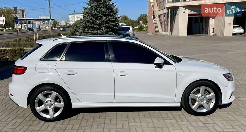 Хэтчбек Audi A3 2017 в Запорожье