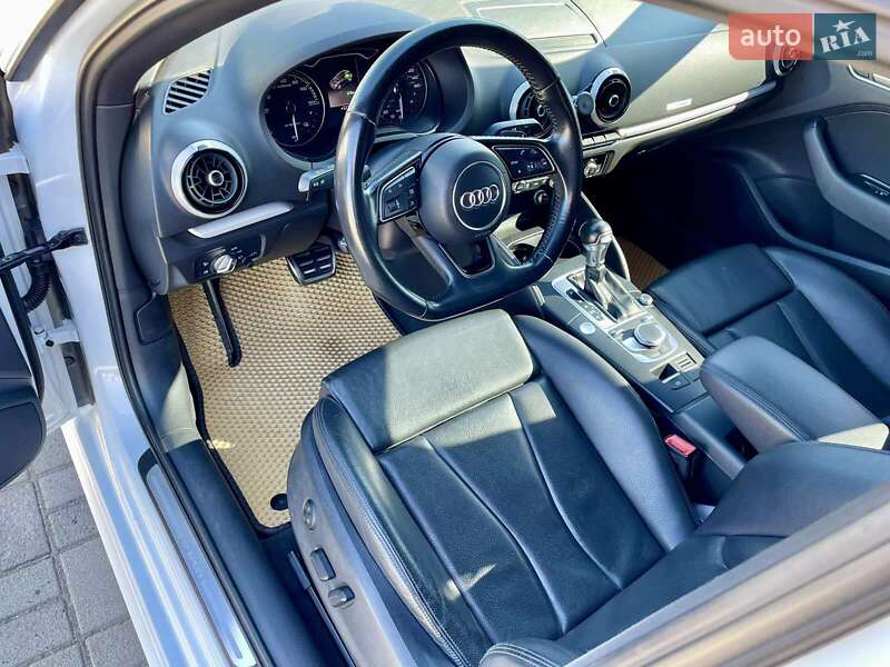 Хэтчбек Audi A3 2017 в Запорожье