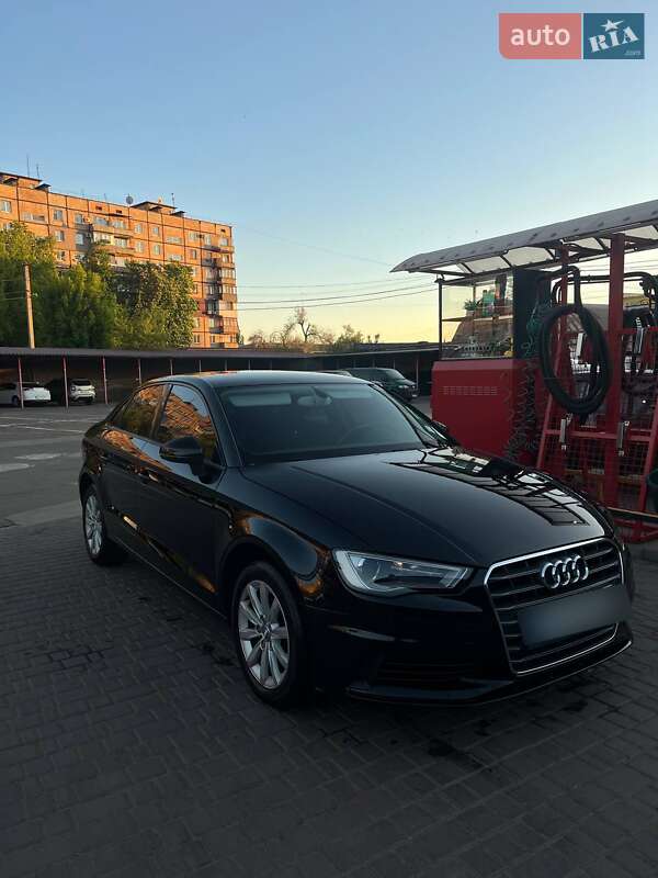 Седан Audi A3 2014 в Кривом Роге