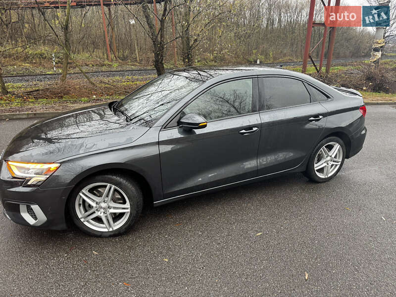 Седан Audi A3 2024 в Чернівцях