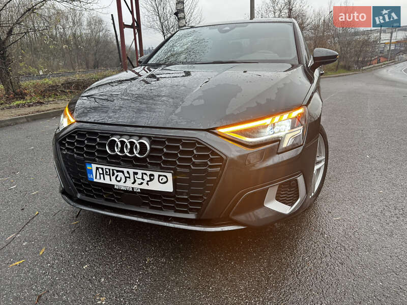 Седан Audi A3 2024 в Чернівцях