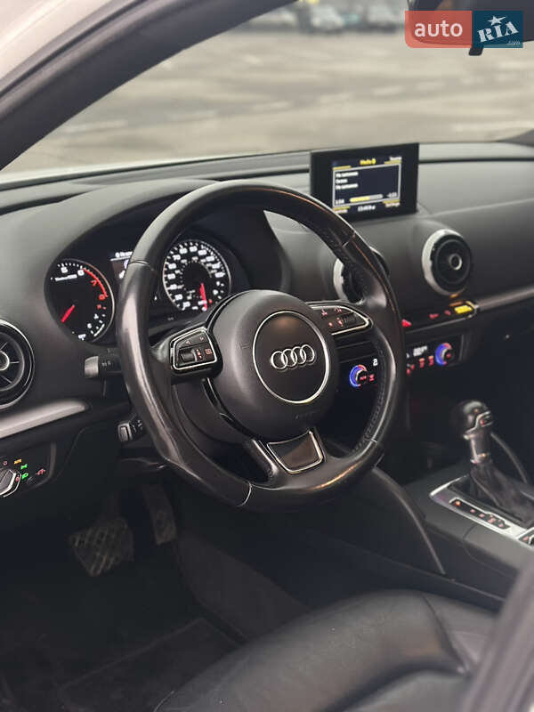 Седан Audi A3 2015 в Запорожье