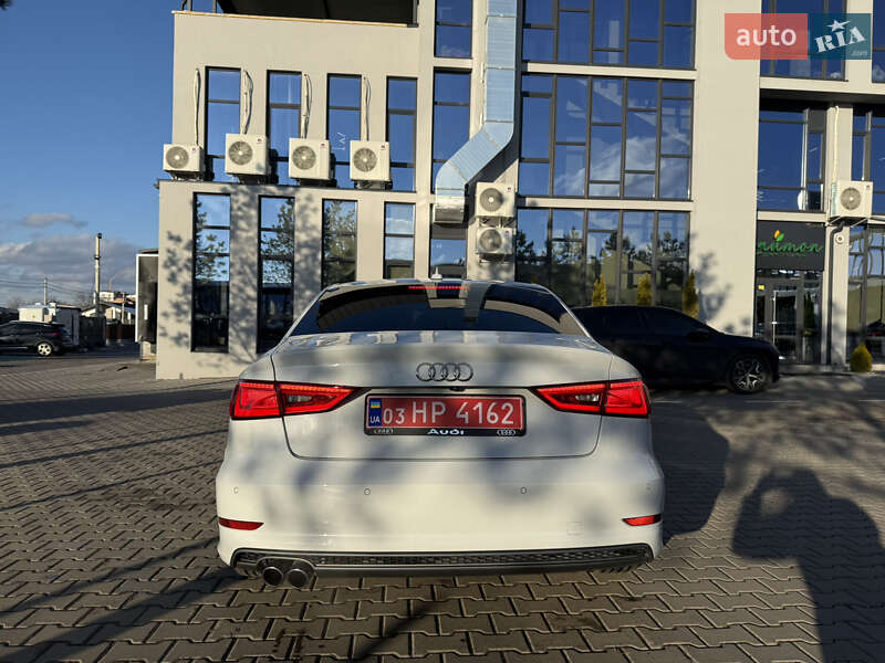 Седан Audi A3 2014 в Рівному