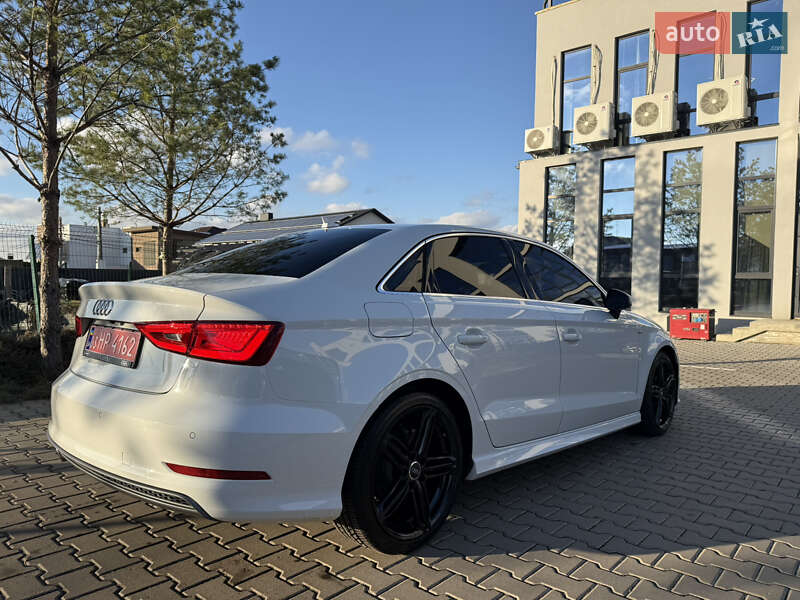 Седан Audi A3 2014 в Рівному