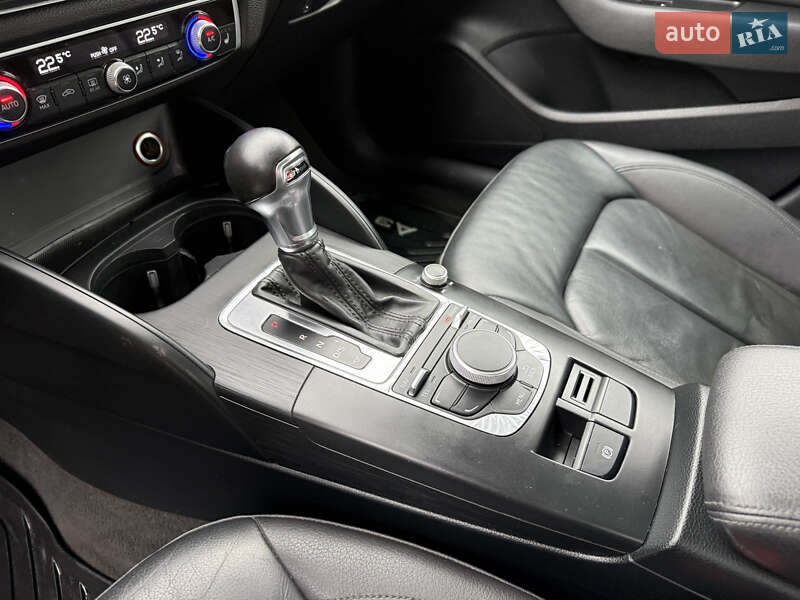 Седан Audi A3 2015 в Киеве