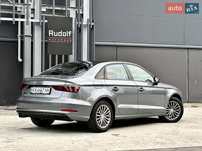 Седан Audi A3 2016 в Киеве