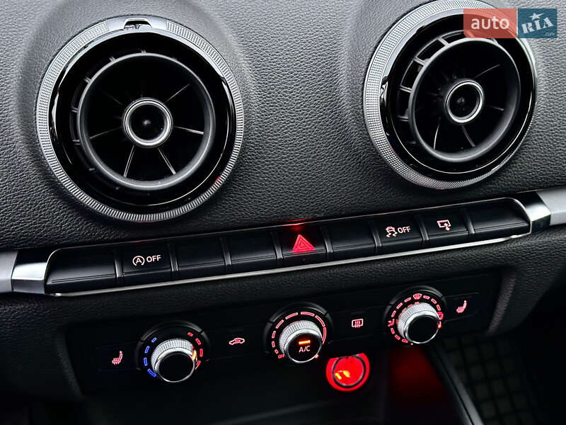 Седан Audi A3 2016 в Киеве