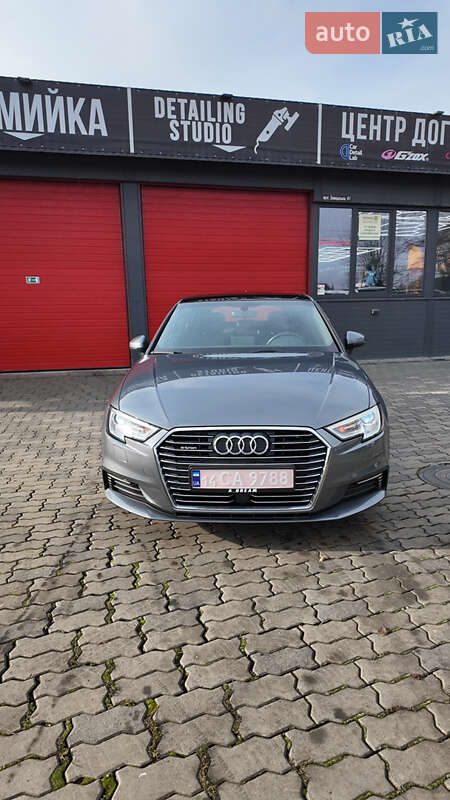 Хэтчбек Audi A3 2018 в Черновцах