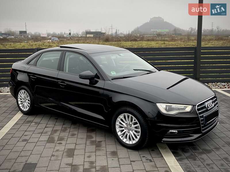 Седан Audi A3 2016 в Мукачево