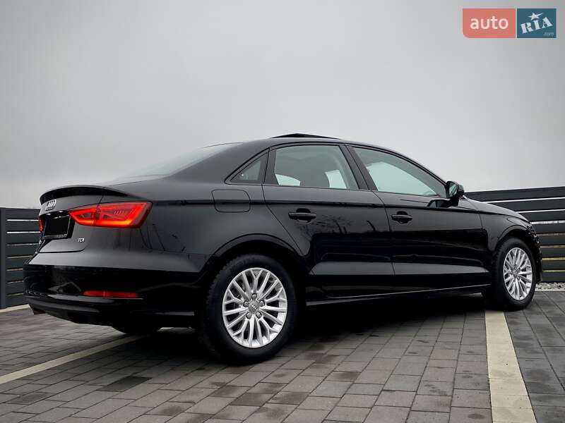 Седан Audi A3 2016 в Мукачево