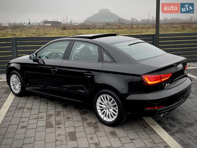 Седан Audi A3 2016 в Мукачево