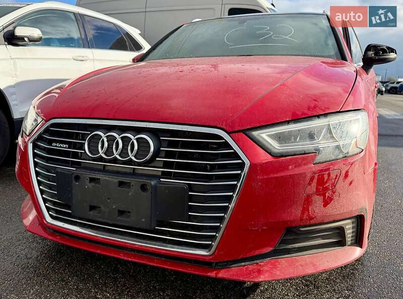 Хэтчбек Audi A3 2018 в Киеве