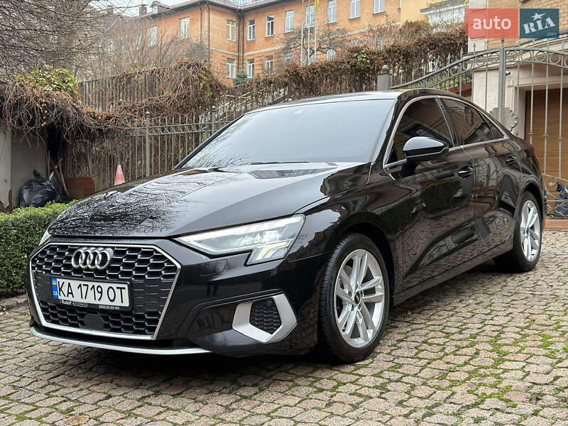 Седан Audi A3 2020 в Киеве