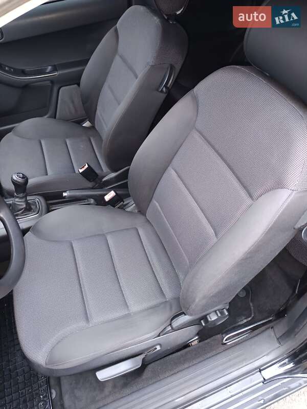 Хэтчбек Audi A3 2002 в Черкассах