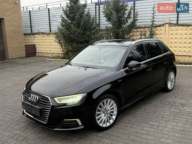 Хэтчбек Audi A3 2017 в Запорожье
