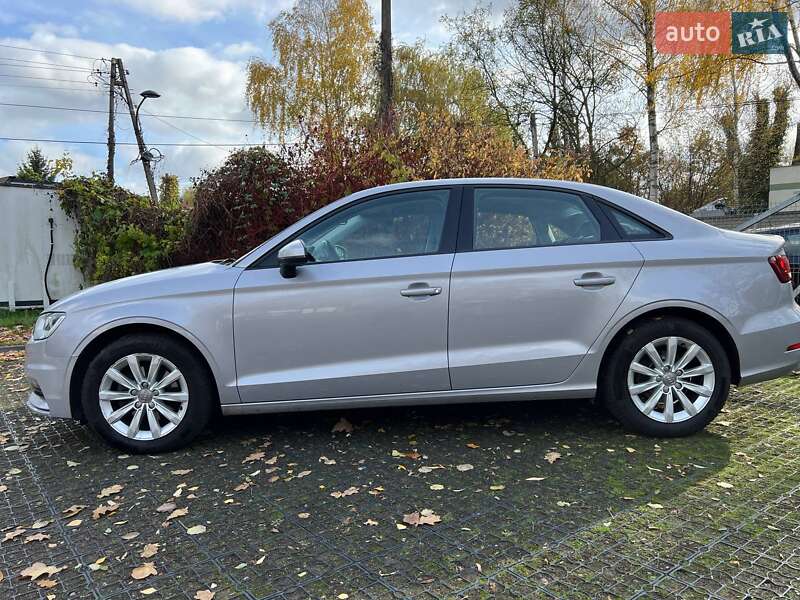 Седан Audi A3 2014 в Шумске