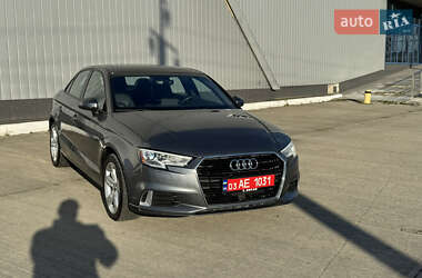 Седан Audi A3 2017 в Чернівцях