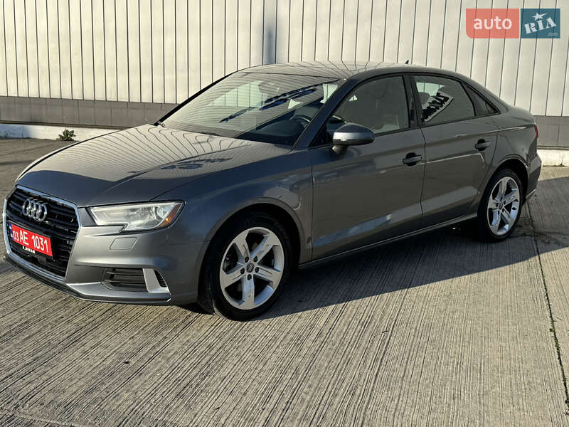 Седан Audi A3 2017 в Черновцах