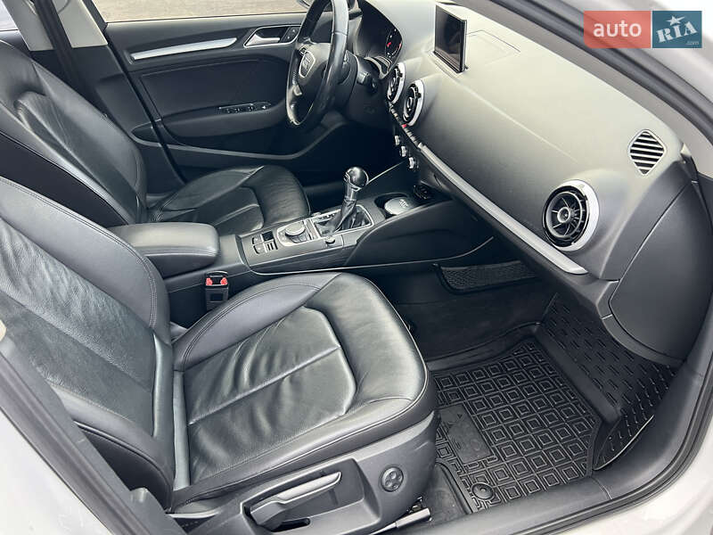 Седан Audi A3 2015 в Балаклії