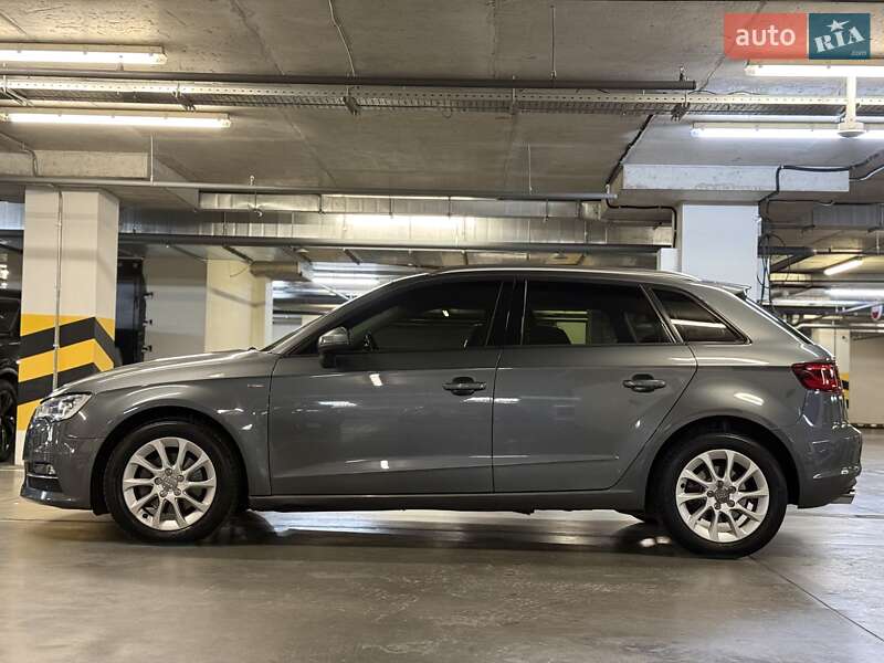 Хэтчбек Audi A3 2016 в Киеве