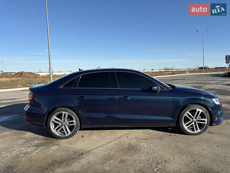 Седан Audi A3 2016 в Коростене