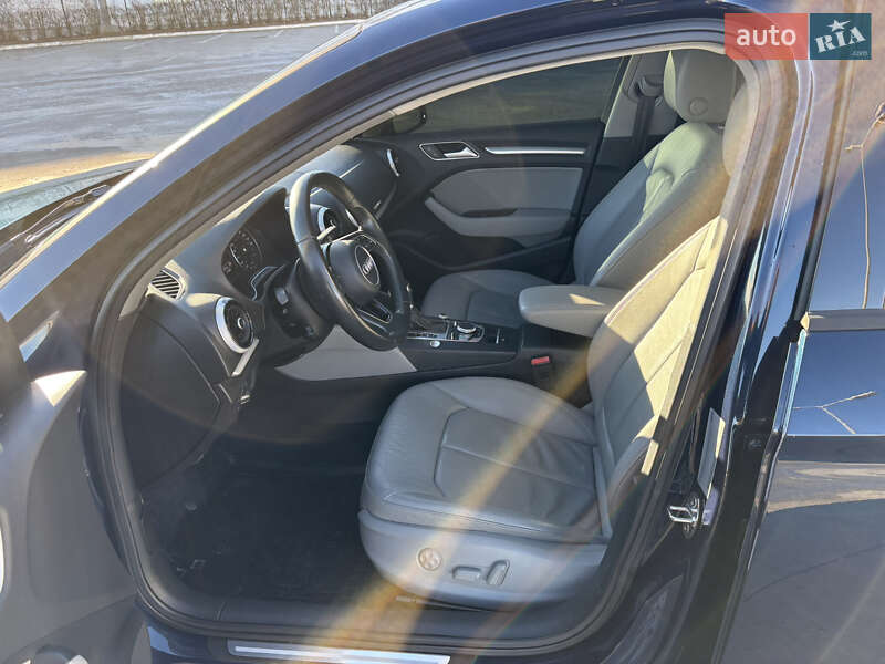Седан Audi A3 2016 в Коростене